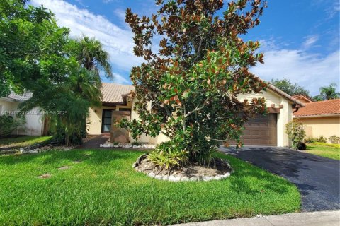 Villa ou maison à vendre à Weston, Floride: 3 chambres, 149.67 m2 № 1830305 - photo 2