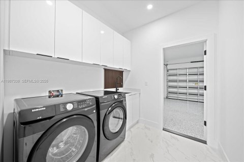 House in Lehigh Acres, Florida 4 bedrooms № 2047751 - photo 17