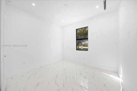 House in Lehigh Acres, Florida 4 bedrooms № 2047751 - photo 10