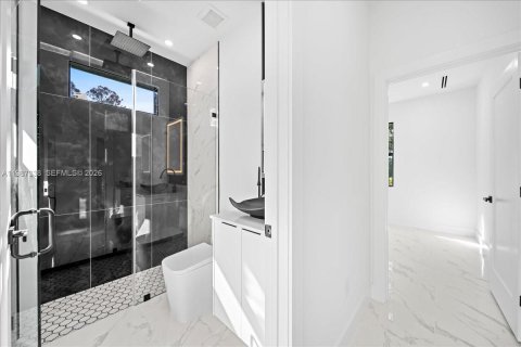 House in Lehigh Acres, Florida 4 bedrooms № 2047751 - photo 9