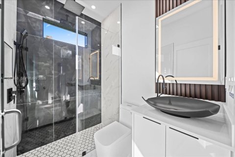 House in Lehigh Acres, Florida 4 bedrooms № 2047751 - photo 11