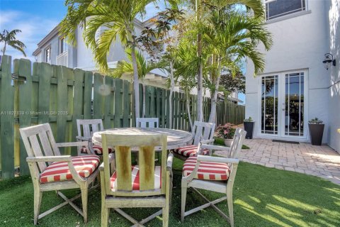 Townhouse in Fort Lauderdale, Florida 3 bedrooms, 167.6 sq.m. № 1800797 - photo 4