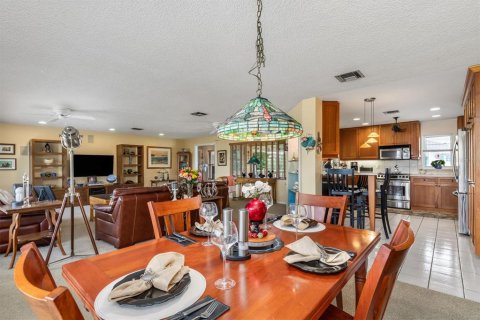 House in Punta Gorda, Florida 2 bedrooms, 136.19 sq.m. № 1777330 - photo 11