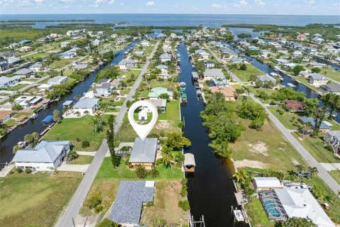 House in Punta Gorda, Florida 2 bedrooms, 136.19 sq.m. № 1777330 - photo 2