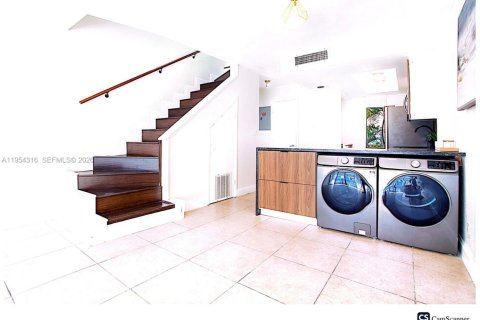 Купить кондоминиум в Форт-Лодердейл, Флорида 2 спальни, 93.65м2, № 2009104 - фото 4