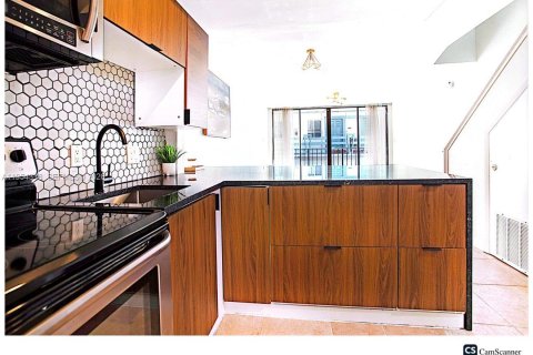 Кондоминиум с 2 спальнями в Форт-Лодердейл, Флорида № 2009104