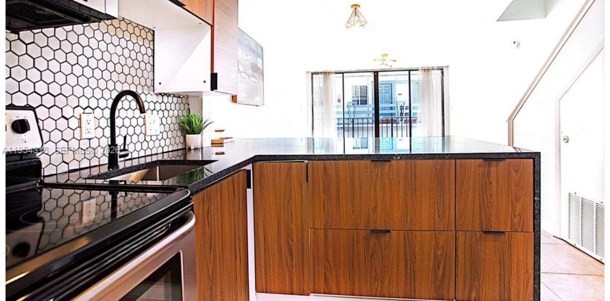 Кондоминиум с 2 спальнями в Форт-Лодердейл, Флорида № 2009104