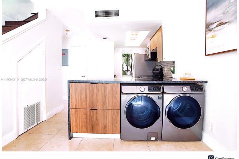 Купить кондоминиум в Форт-Лодердейл, Флорида 2 спальни, 93.65м2, № 2009104 - фото 3