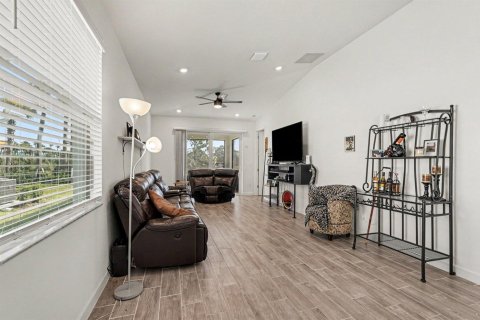 Villa ou maison à vendre à Palm Bay, Floride: 3 chambres, 134.8 m2 № 2439288 - photo 5