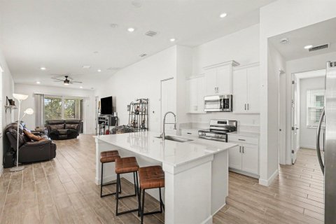 Villa ou maison à vendre à Palm Bay, Floride: 3 chambres, 134.8 m2 № 2439288 - photo 2