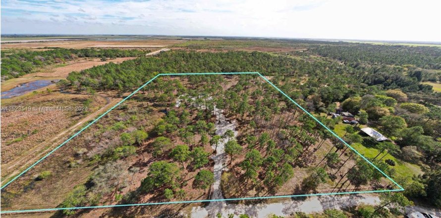 Land in Clewiston, Florida № 1860465