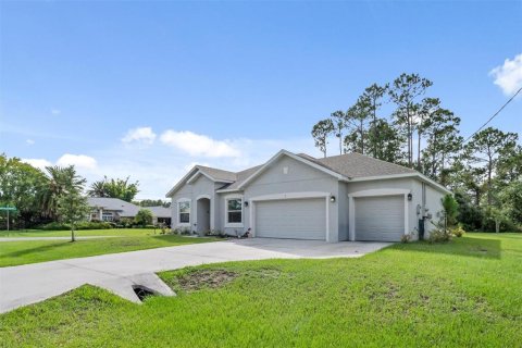 House in Palm Coast, Florida 3 bedrooms, 152.08 sq.m. № 1815709 - photo 1