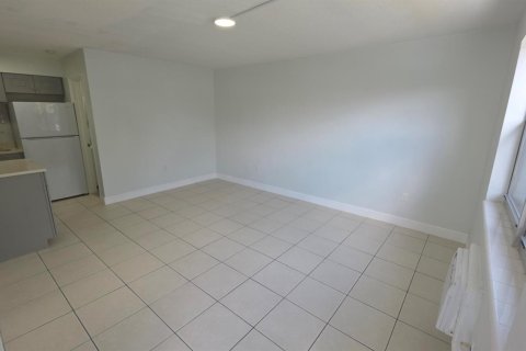 Appartement à louer à Miramar, Floride: 3 pièces, 55.74 m2 № 2274011 - photo 2