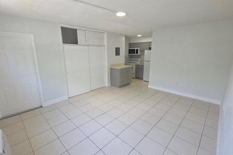 Appartement à Miramar, Floride 3 pièces, 55.74 m2 № 2274011
