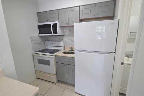 Appartement à louer à Miramar, Floride: 3 pièces, 55.74 m2 № 2274011 - photo 4