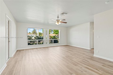 Casa en venta en Lake Worth, Florida, 3 dormitorios, 147.71 m2 № 1738600 - foto 3
