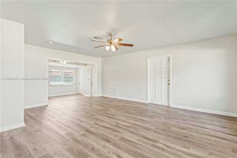 Casa en venta en Lake Worth, Florida, 3 dormitorios, 147.71 m2 № 1738600 - foto 11