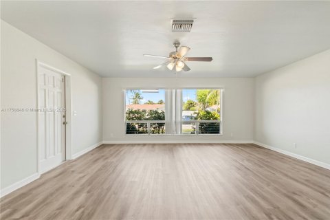 Casa en venta en Lake Worth, Florida, 3 dormitorios, 147.71 m2 № 1738600 - foto 2