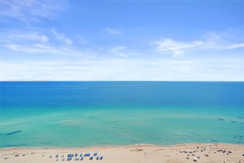 Condo in Sunny Isles Beach, Florida, 3 bedrooms  № 1930162 - photo 1