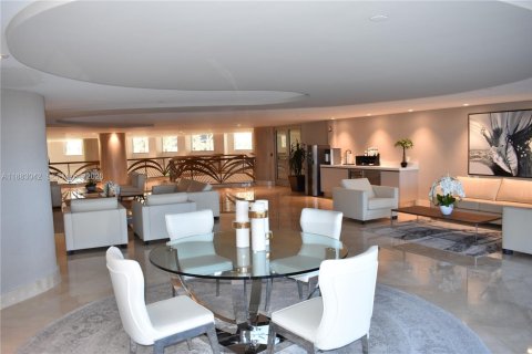 Condominio en venta en Sunny Isles Beach, Florida, 3 dormitorios, 194.17 m2 № 1930162 - foto 12