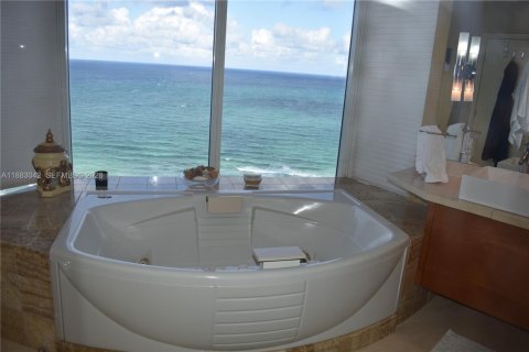 Condominio en venta en Sunny Isles Beach, Florida, 3 dormitorios, 194.17 m2 № 1930162 - foto 16