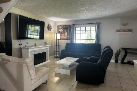 Townhouse in Wesley Chapel, Florida 3 bedrooms, 156.82 sq.m. № 1527262 - photo 10