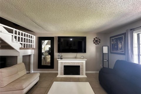 Townhouse in Wesley Chapel, Florida 3 bedrooms, 156.82 sq.m. № 1527262 - photo 6