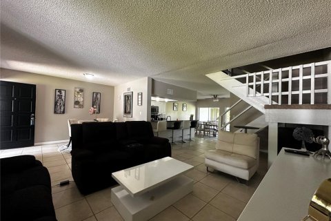 Townhouse in Wesley Chapel, Florida 3 bedrooms, 156.82 sq.m. № 1527262 - photo 3