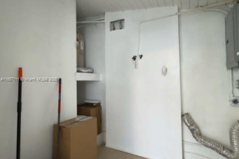 House in Hialeah, Florida 3 bedrooms, 105.72 sq.m. № 1881830 - photo 18