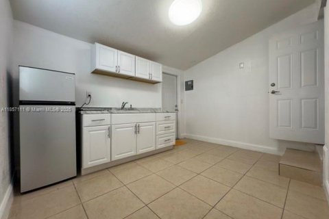 House in Hialeah, Florida 3 bedrooms, 105.72 sq.m. № 1881830 - photo 25