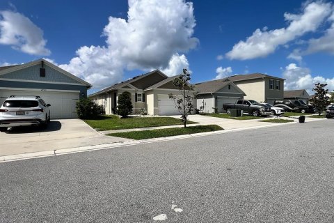 House in Saint Cloud, Florida 3 bedrooms, 152.82 sq.m. № 1792764 - photo 2