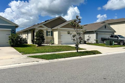 House in Saint Cloud, Florida 3 bedrooms, 152.82 sq.m. № 1792764 - photo 1