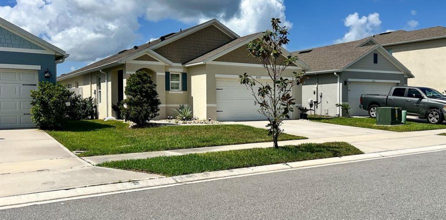 House in Saint Cloud, Florida 3 bedrooms, 152.82 sq.m. № 1792764
