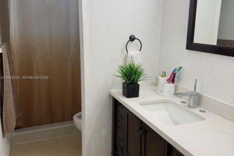 Condominio en venta en Hialeah, Florida, 3 dormitorios, 117.06 m2 № 2045503 - foto 3
