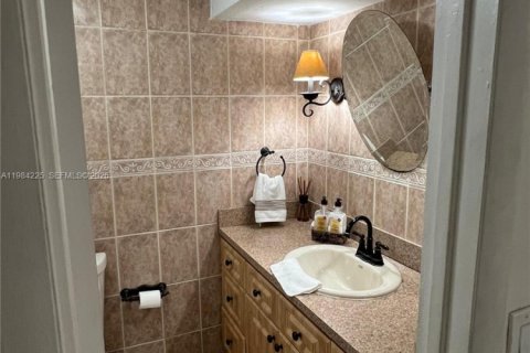 Condominio en venta en Hialeah, Florida, 3 dormitorios, 117.06 m2 № 2045503 - foto 7