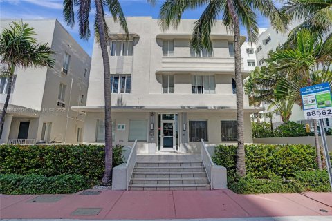 Studio in the Condo in Miami Beach, Florida  № 2088483