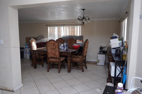 House in West Park, Florida 3 bedrooms, 132.66 sq.m. № 1776051 - photo 9
