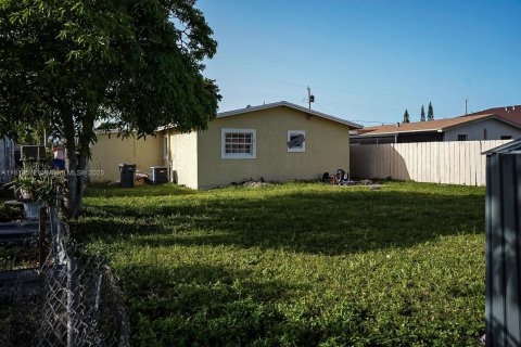 House in West Park, Florida 3 bedrooms, 132.66 sq.m. № 1776051 - photo 24