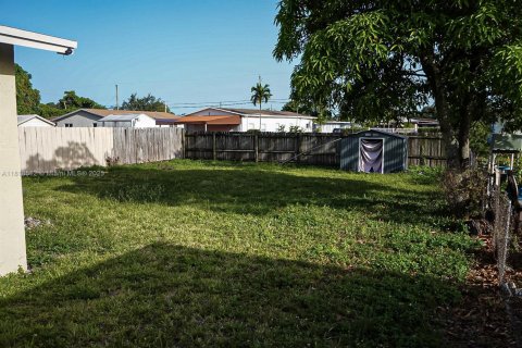 House in West Park, Florida 3 bedrooms, 132.66 sq.m. № 1776051 - photo 23