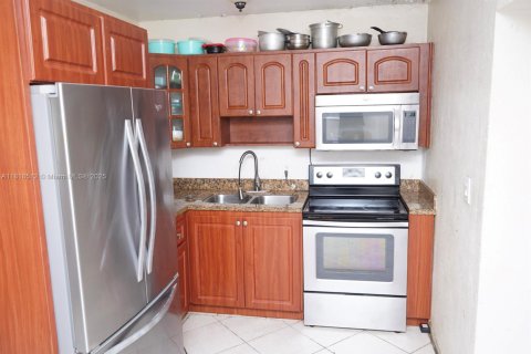 House in West Park, Florida 3 bedrooms, 132.66 sq.m. № 1776051 - photo 8