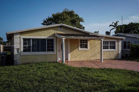House in West Park, Florida 3 bedrooms, 132.66 sq.m. № 1776051 - photo 3