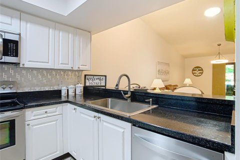 House in Tarpon Springs, Florida 2 bedrooms, 89.65 sq.m. № 1532585 - photo 3