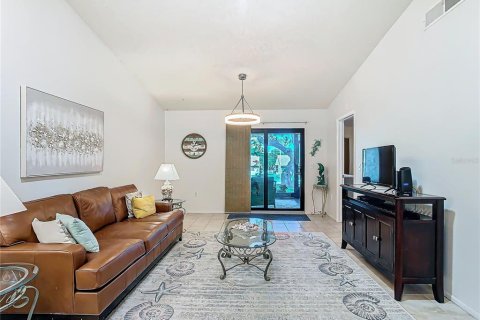House in Tarpon Springs, Florida 2 bedrooms, 89.65 sq.m. № 1532585 - photo 7