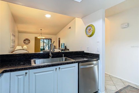 House in Tarpon Springs, Florida 2 bedrooms, 89.65 sq.m. № 1532585 - photo 6