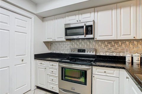 House in Tarpon Springs, Florida 2 bedrooms, 89.65 sq.m. № 1532585 - photo 4