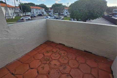 Copropriété à louer à Miami, Floride: 2 chambres, 88.26 m2 № 1985715 - photo 1