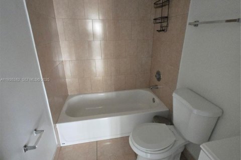 Copropriété à louer à Miami, Floride: 2 chambres, 88.26 m2 № 1985715 - photo 11