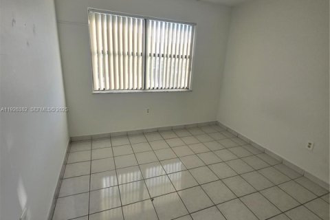 Copropriété à louer à Miami, Floride: 2 chambres, 88.26 m2 № 1985715 - photo 12