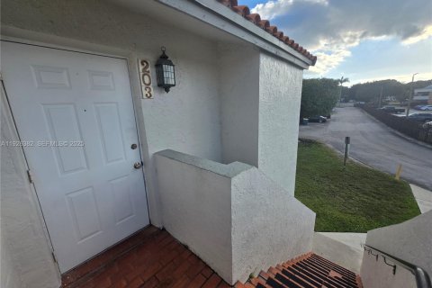 Copropriété à louer à Miami, Floride: 2 chambres, 88.26 m2 № 1985715 - photo 7