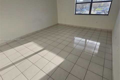 Copropriété à louer à Miami, Floride: 2 chambres, 88.26 m2 № 1985715 - photo 13